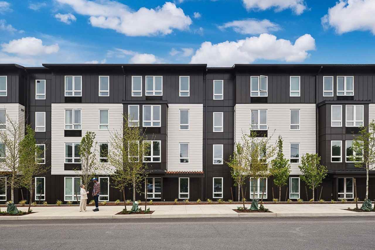 Crescent Court - Photo 3 of 24