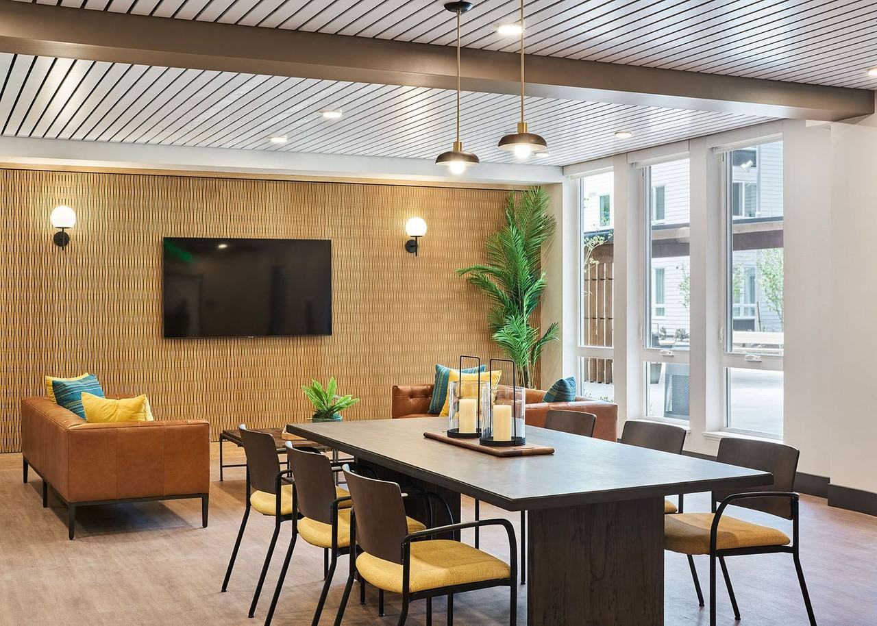 Crescent Court - Photo 5 of 24