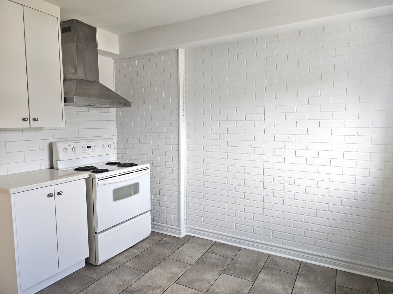 8392 - 8424 Willoughby Dr - Photo 3 of 23