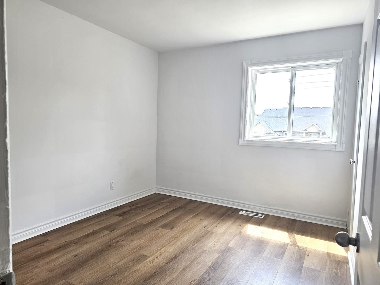 8392 - 8424 Willoughby Dr - Photo 6 of 23