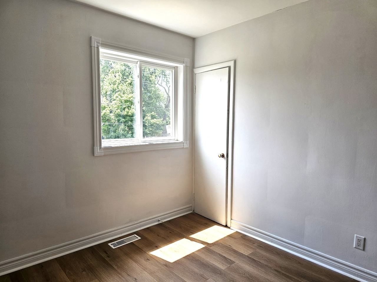 8392 - 8424 Willoughby Dr - Photo 7 of 23