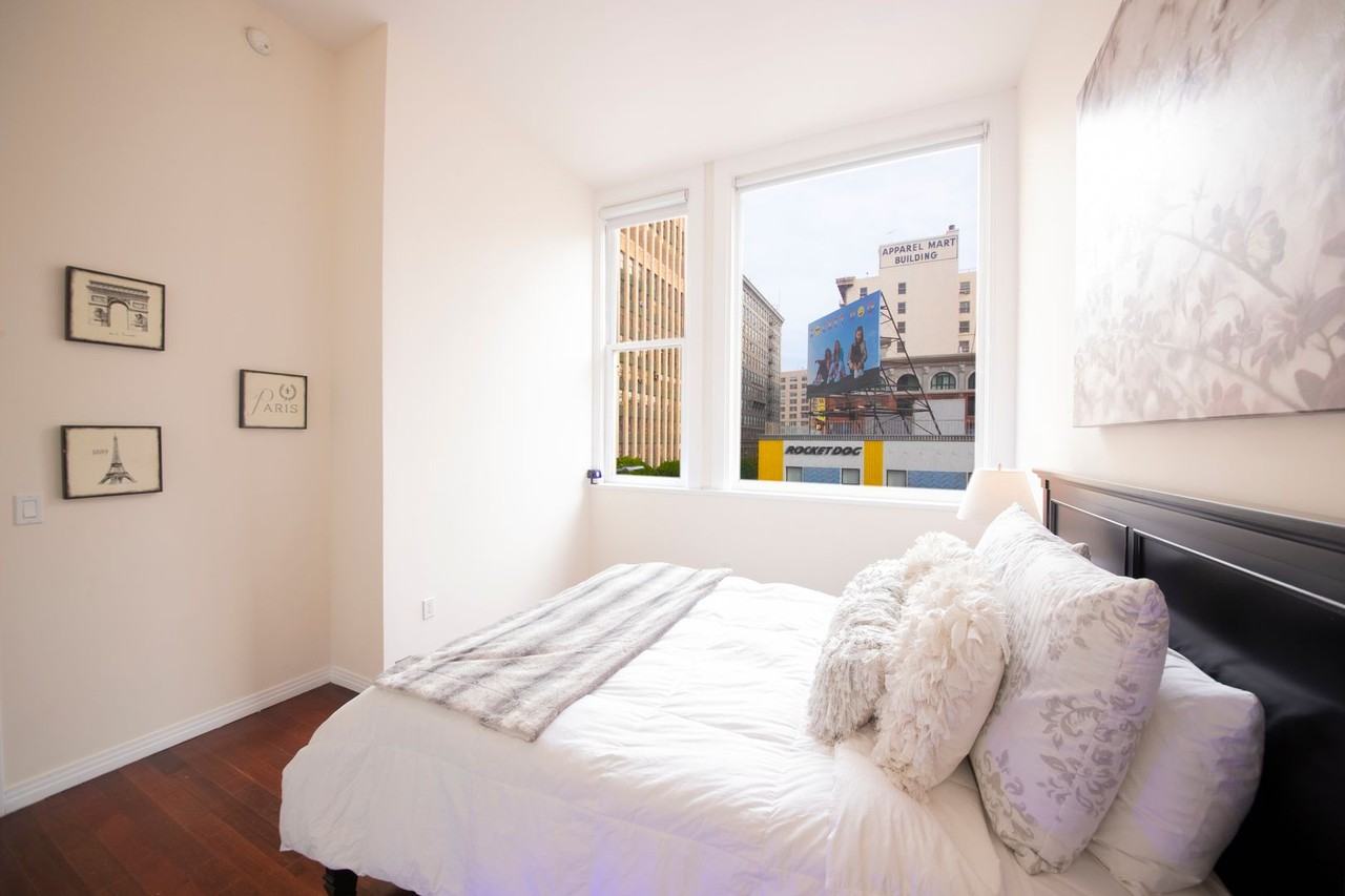 The Blackstone on 9th and Broadway - Photo 6 of 15