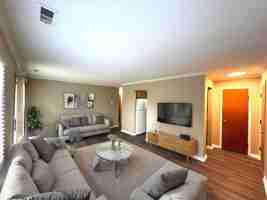 featured image of 1312 W 8th St