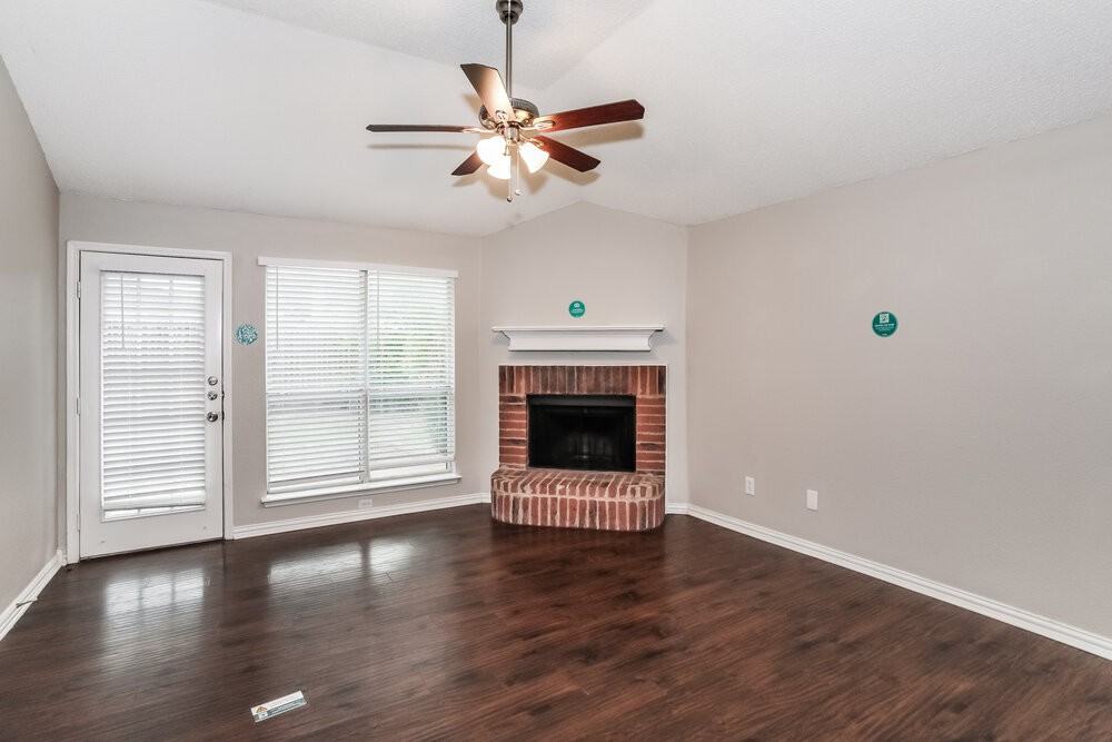 8060 Cannonwood Dr - Photo 4 of 16