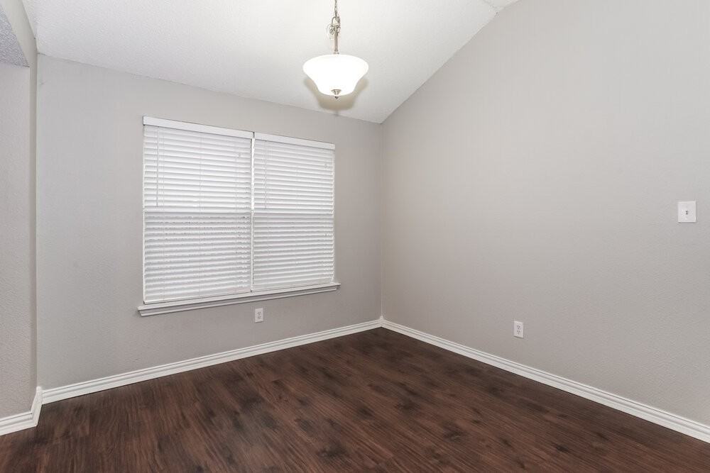 8060 Cannonwood Dr - Photo 5 of 16