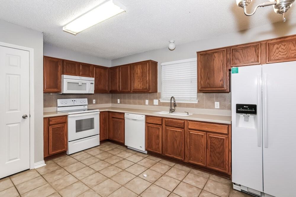 8060 Cannonwood Dr - Photo 6 of 16