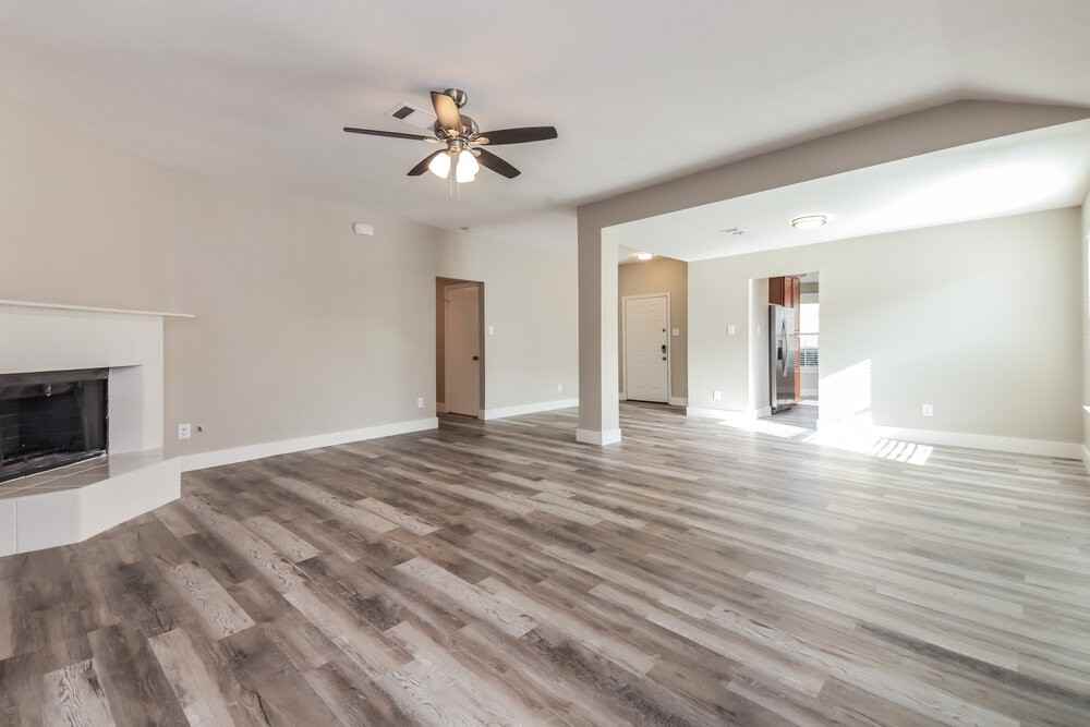 7713 Dockside Dr - Photo 6 of 16