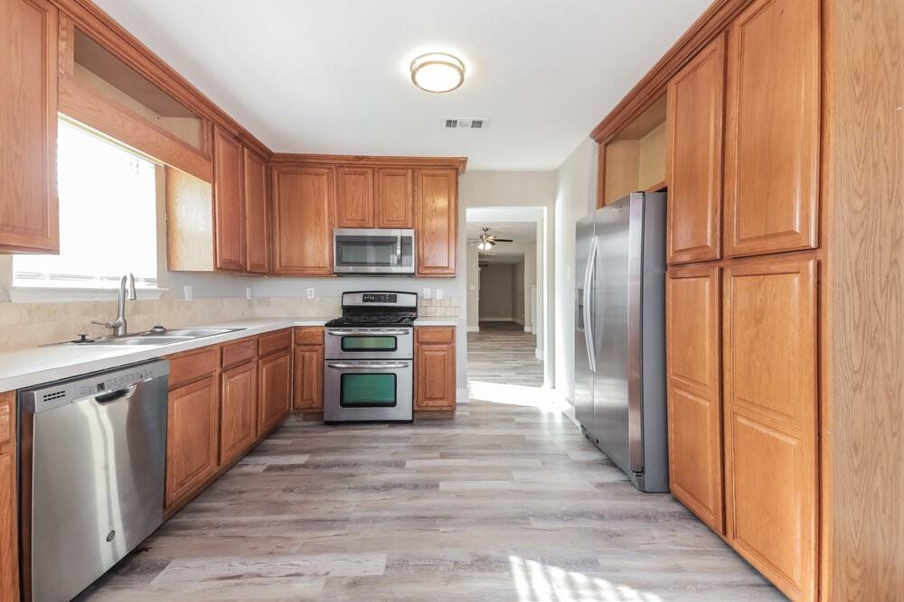 7713 Dockside Dr - Photo 7 of 16