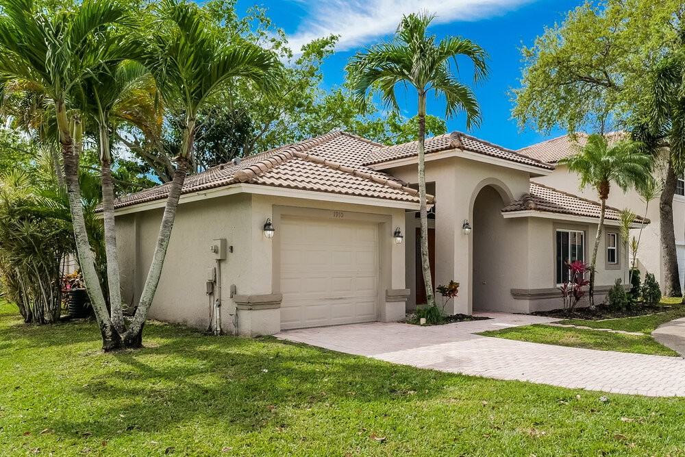 1910 Capeside Cir - Photo 3 of 16