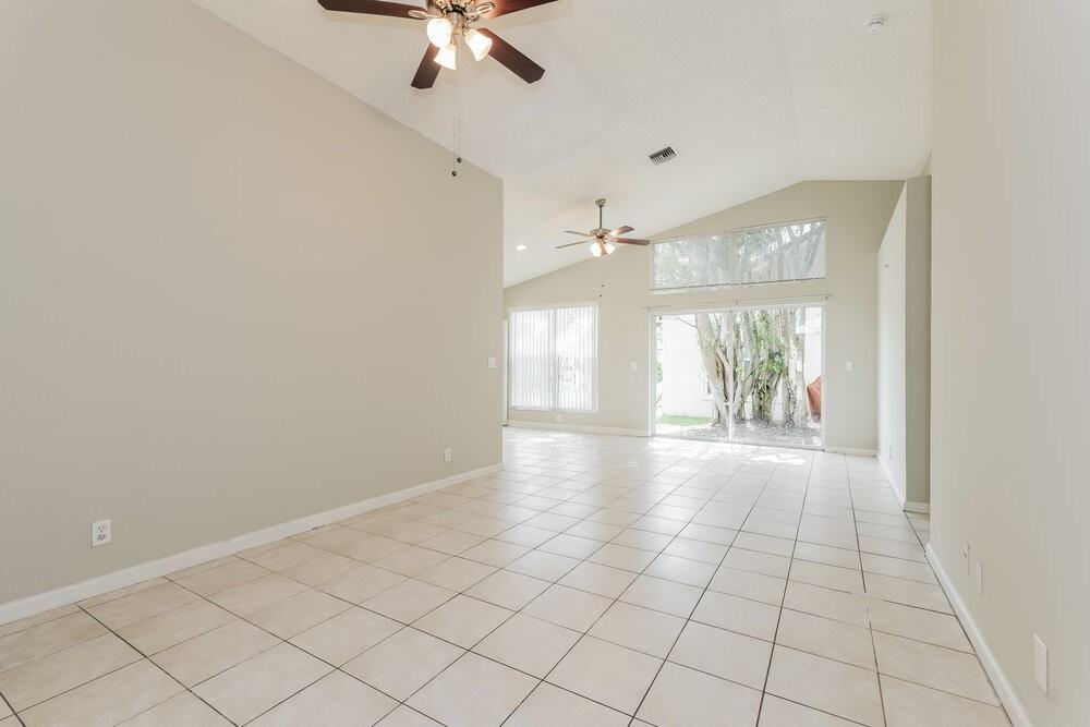 1910 Capeside Cir - Photo 5 of 16