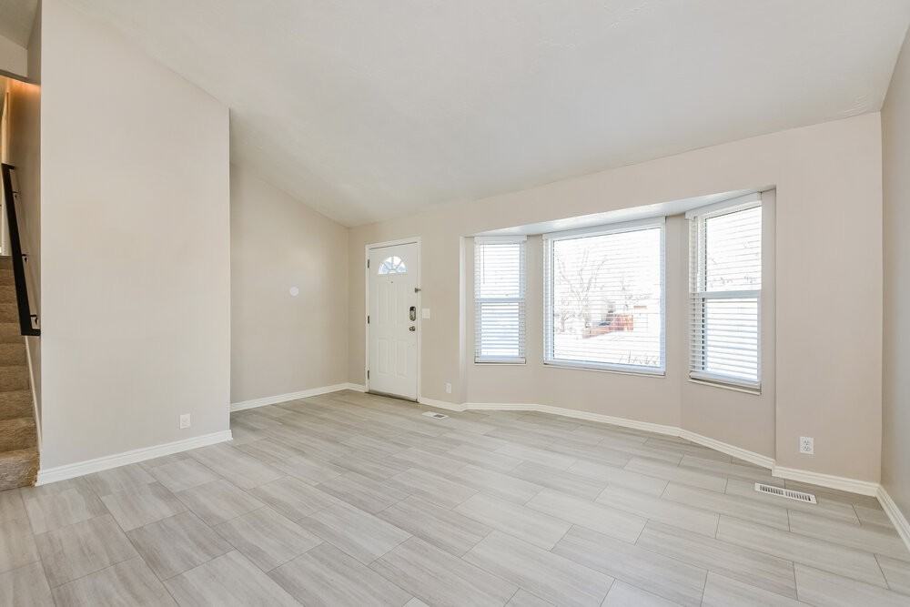 780 E Sandy Dunes Dr - Photo 5 of 18