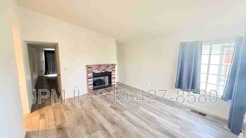 1747 Bluehaven Dr - Photo 4 of 14