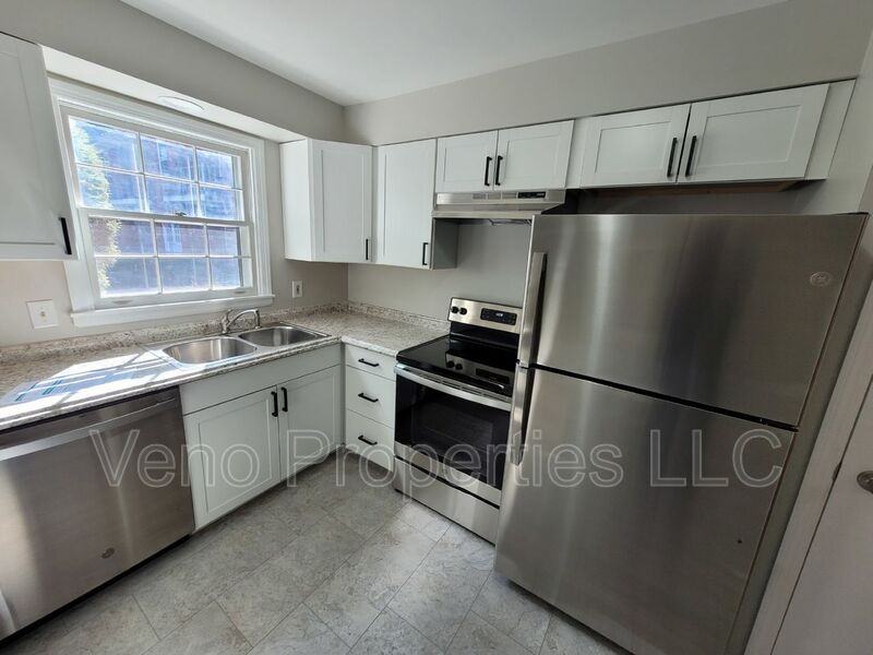 9/11/13 Village Dr. #21 - Photo 2 of 18