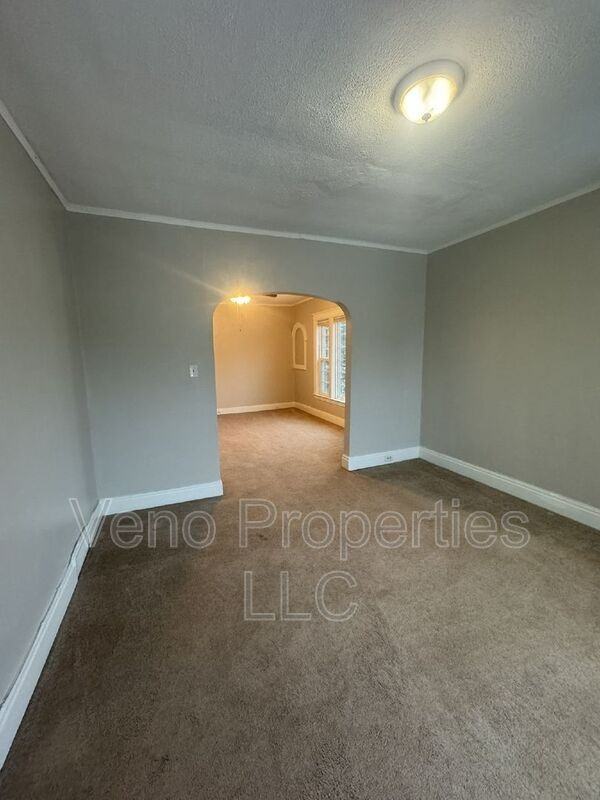 61 S Main St #2 - Photo 6 of 15