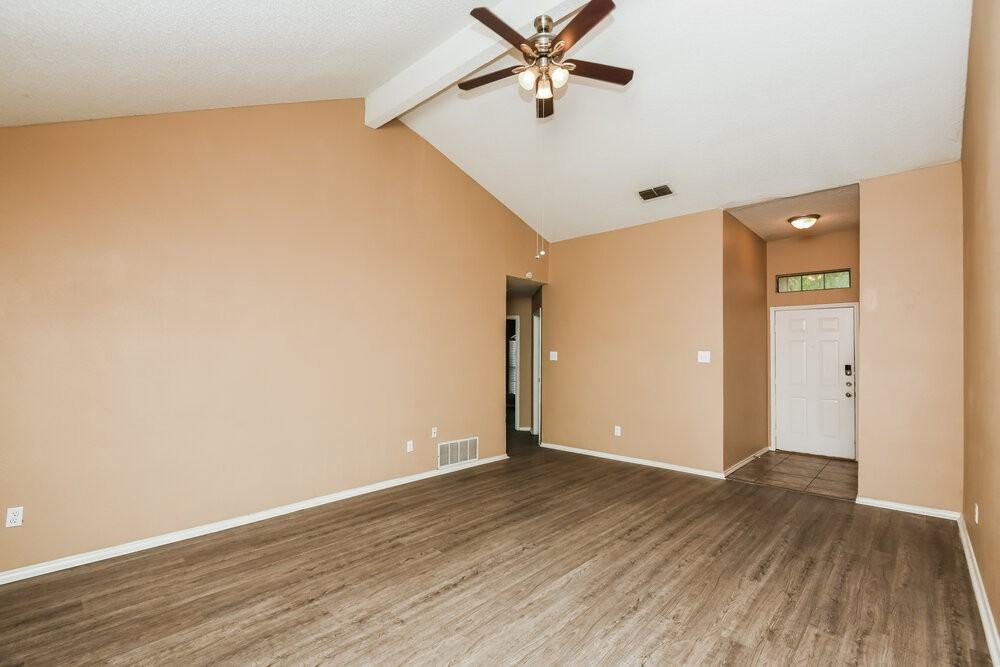 829 Minuteman Dr - Photo 4 of 28