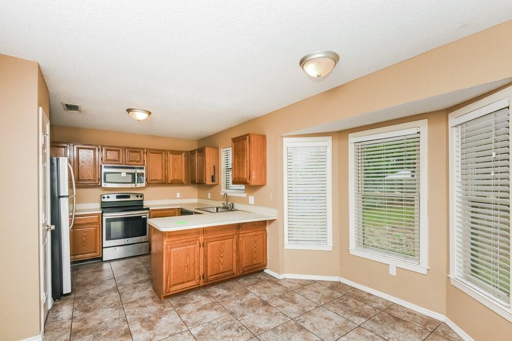 829 Minuteman Dr - Photo 6 of 28
