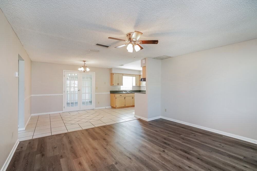 405 Morgan Cir S - Photo 3 of 19