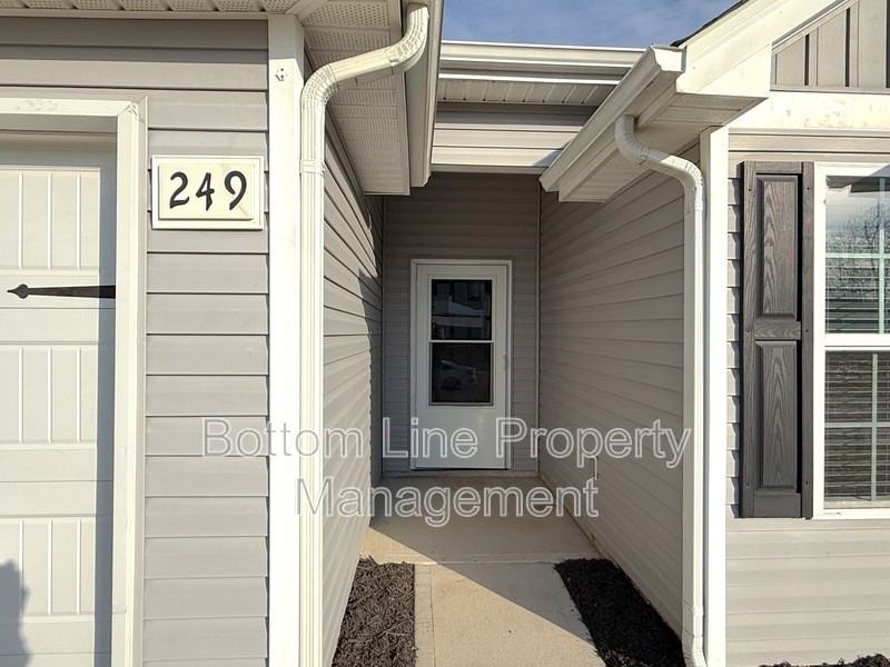 249 Caley St - Photo 2 of 20