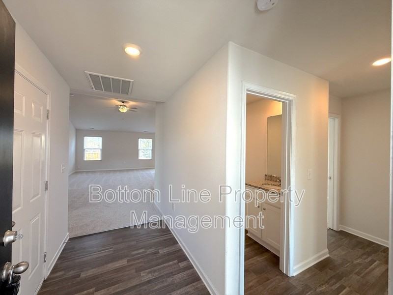 249 Caley St - Photo 3 of 20