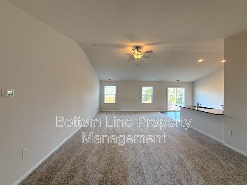 249 Caley St - Photo 4 of 20