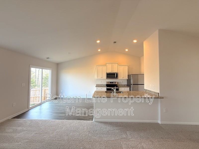 249 Caley St - Photo 5 of 20