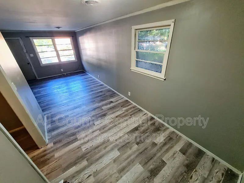 3346 Bedford Ln - Photo 3 of 8