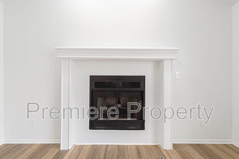 3213 Se 6th Ct - Photo 3 of 17