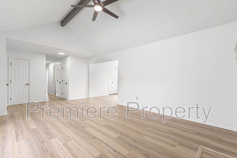 3213 Se 6th Ct - Photo 4 of 17