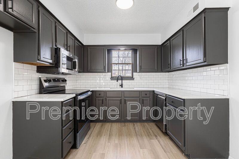 3213 Se 6th Ct - Photo 5 of 17