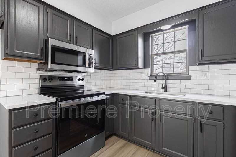 3213 Se 6th Ct - Photo 6 of 17