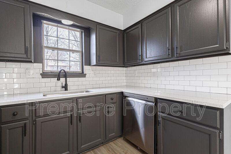 3213 Se 6th Ct - Photo 7 of 17