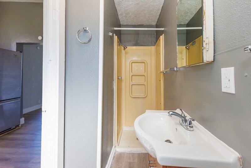 419 W 9th St - Photo 5 of 5