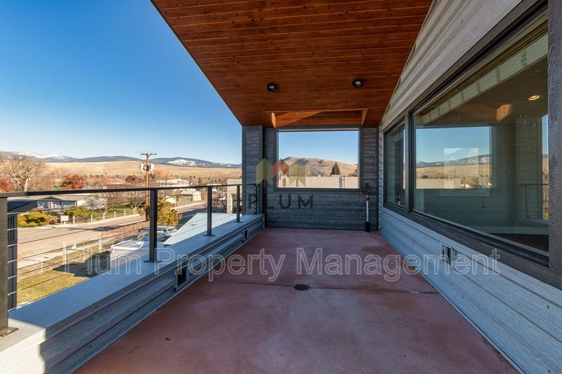 1613 Montana St #2 - Photo 4 of 16