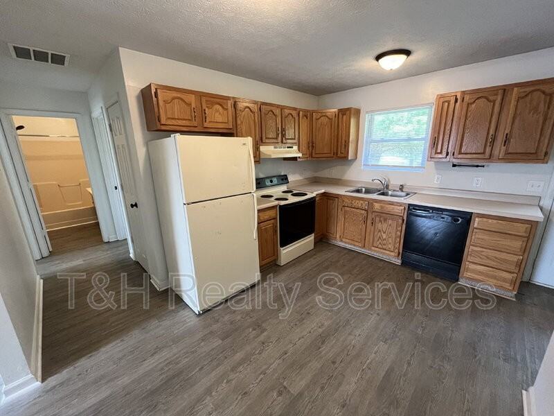 4807 Indiana St - Photo 5 of 17