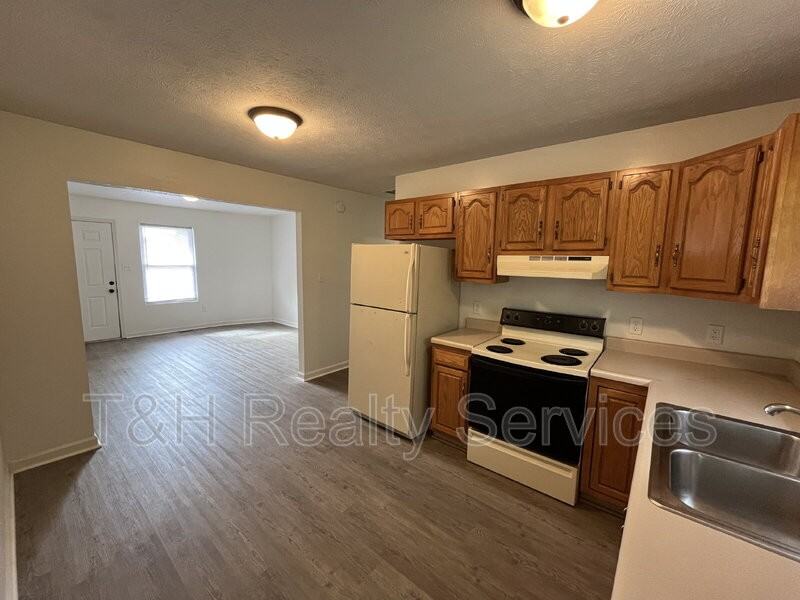 4807 Indiana St - Photo 6 of 17