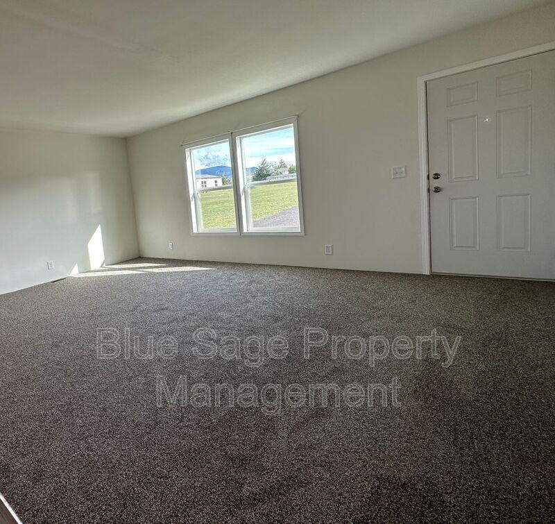 504 Spencer Rd - Photo 2 of 14