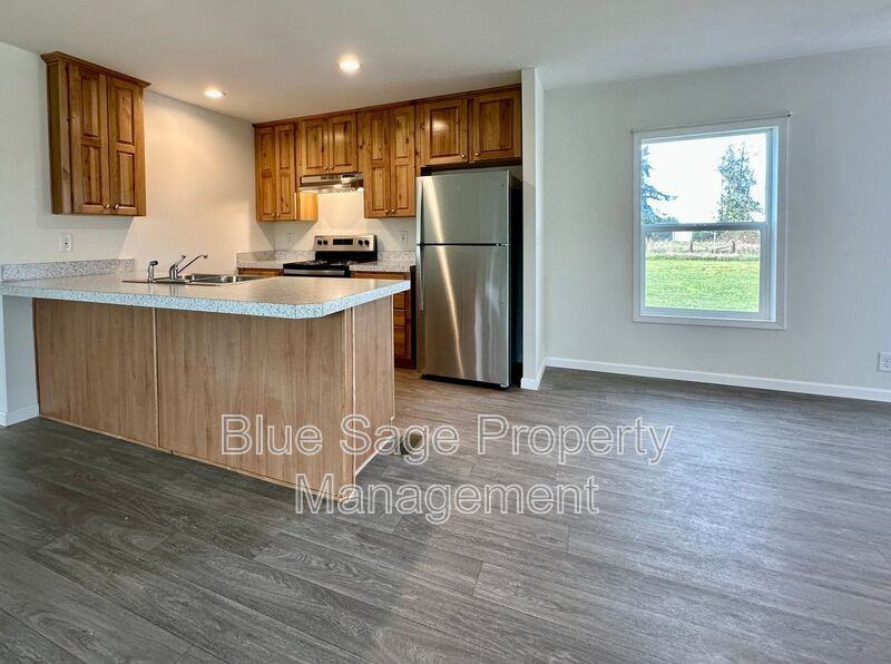 504 Spencer Rd - Photo 3 of 14