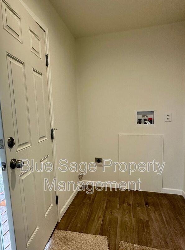 504 Spencer Rd - Photo 4 of 14