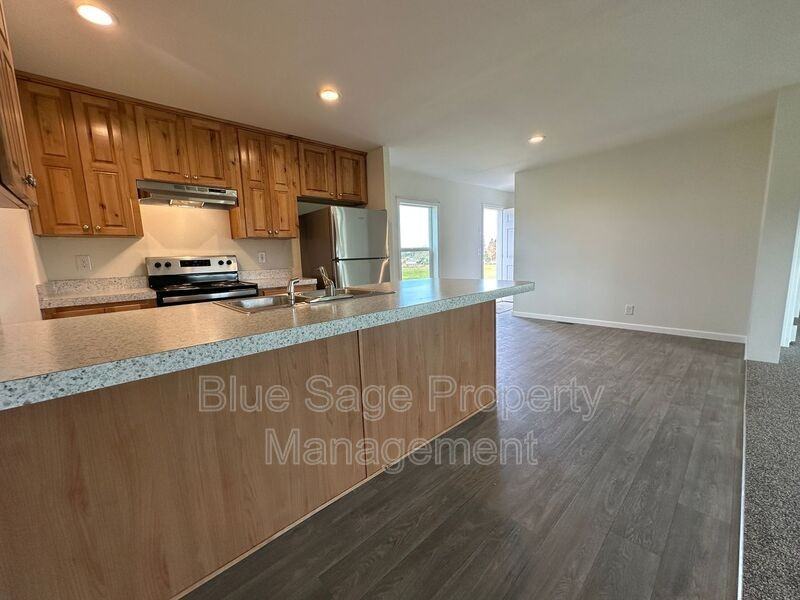 504 Spencer Rd - Photo 5 of 14