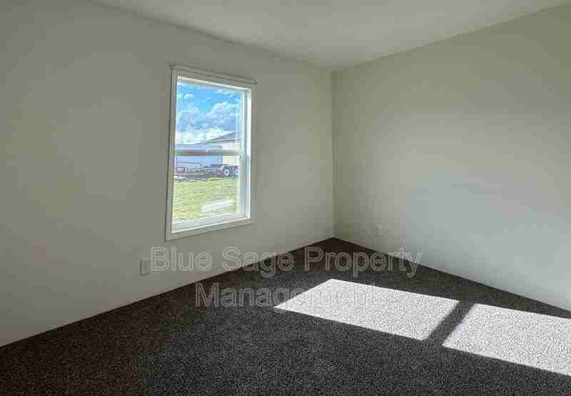 504 Spencer Rd - Photo 6 of 14