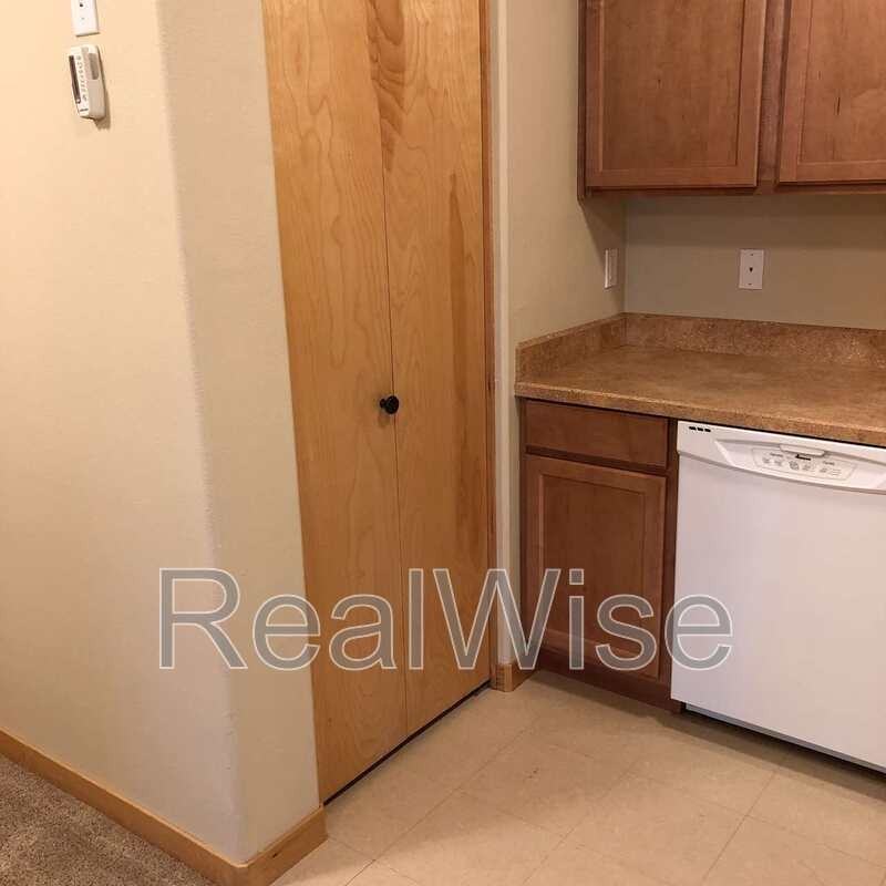 502 Sw Evergreen Ave #201 - Photo 2 of 12