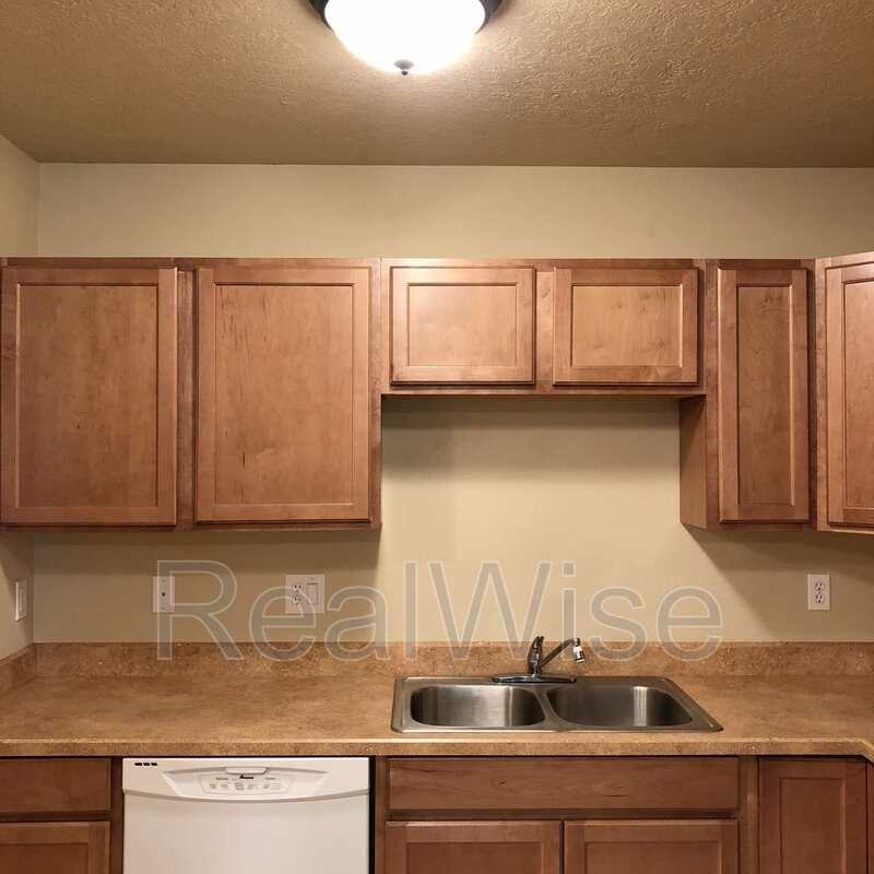 502 Sw Evergreen Ave #201 - Photo 3 of 12