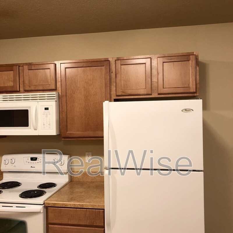 502 Sw Evergreen Ave #201 - Photo 4 of 12