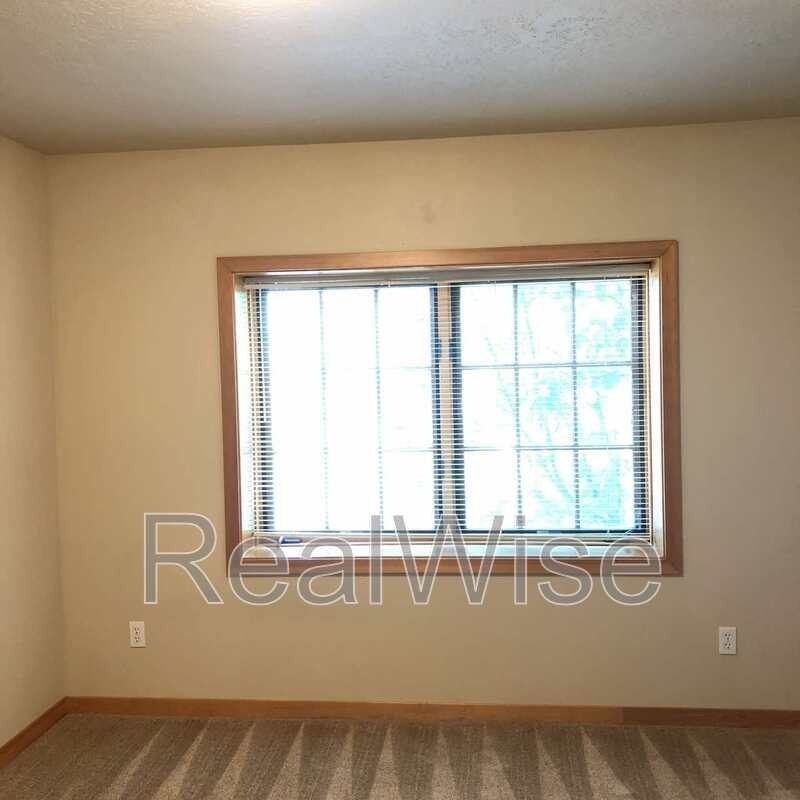 502 Sw Evergreen Ave #201 - Photo 6 of 12