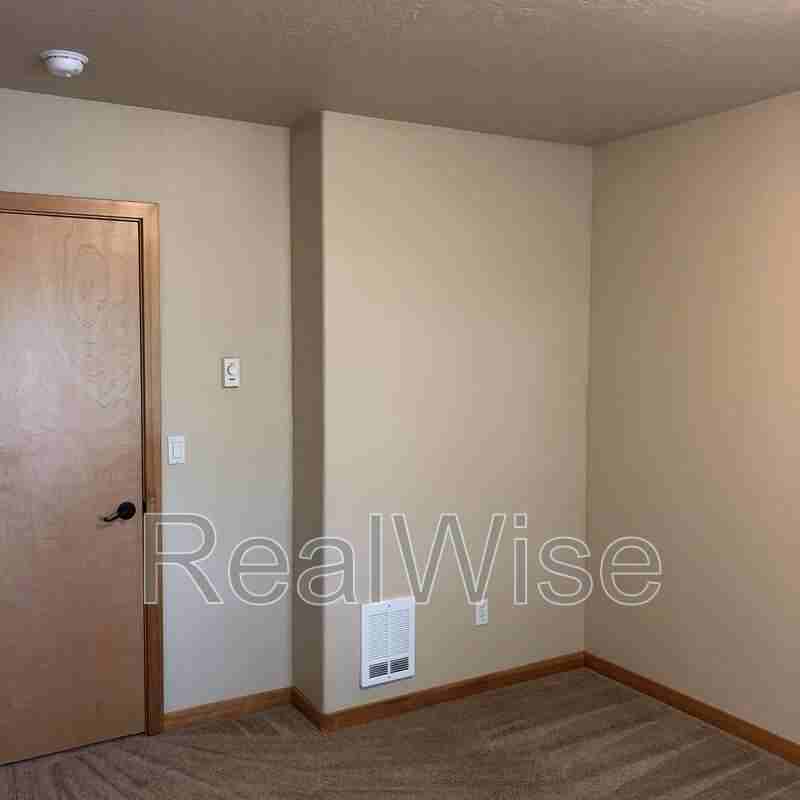 502 Sw Evergreen Ave #201 - Photo 7 of 12