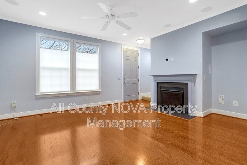 2093 Laura Mews Pl - Photo 7 of 50