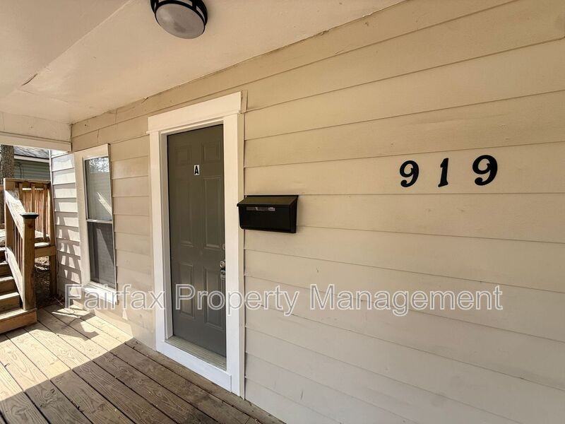 919 Washington St #A - Photo 6 of 21