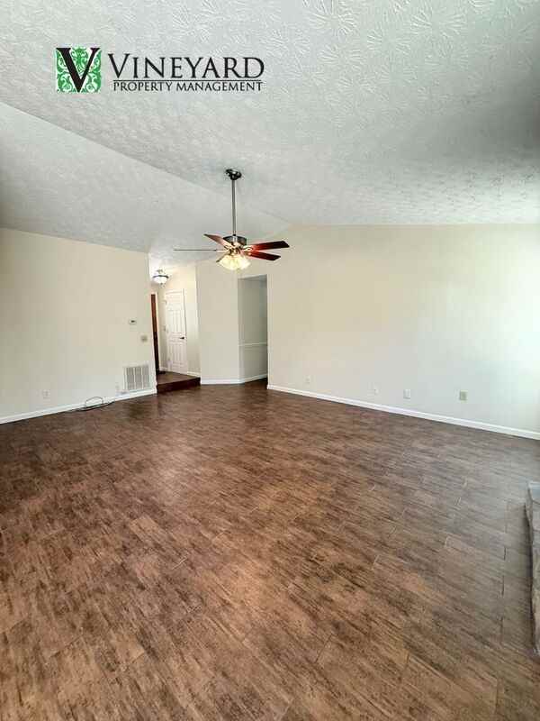 1907 Grant Ln - Photo 6 of 28