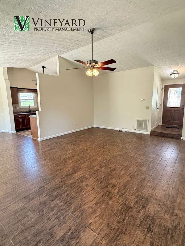 1907 Grant Ln - Photo 7 of 28