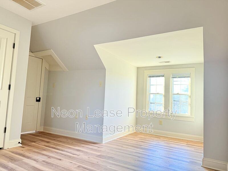 139 Nw Front St - Photo 2 of 9